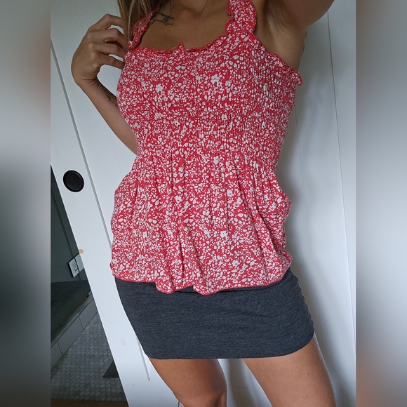 Red & White stretchy flowy top XS - Picture 4 of 4